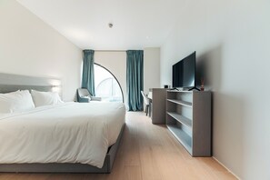 Egyptian cotton sheets, premium bedding, pillow-top beds, minibar - Elements Hotel & Shops (Willemstad)