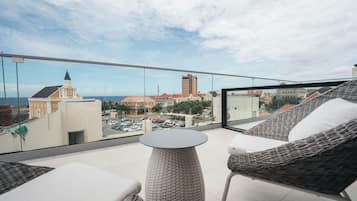 Studio Suite Deluks, 1 Tempat Tidur King, balkon, pemandangan samudra | Balkon