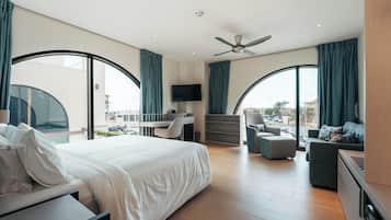 Studio Suite Junior, 1 Tempat Tidur King dengan tempat tidur Sofa, pemandangan kota | Seprai katun Mesir, seprai premium, bantalan ekstra lembut, dan minibar