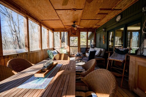 The Screened Porch Hideaway, Steps from Greers Ferry Lake!