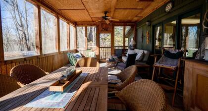 The Screened Porch Hideaway, Steps from Greers Ferry Lake!