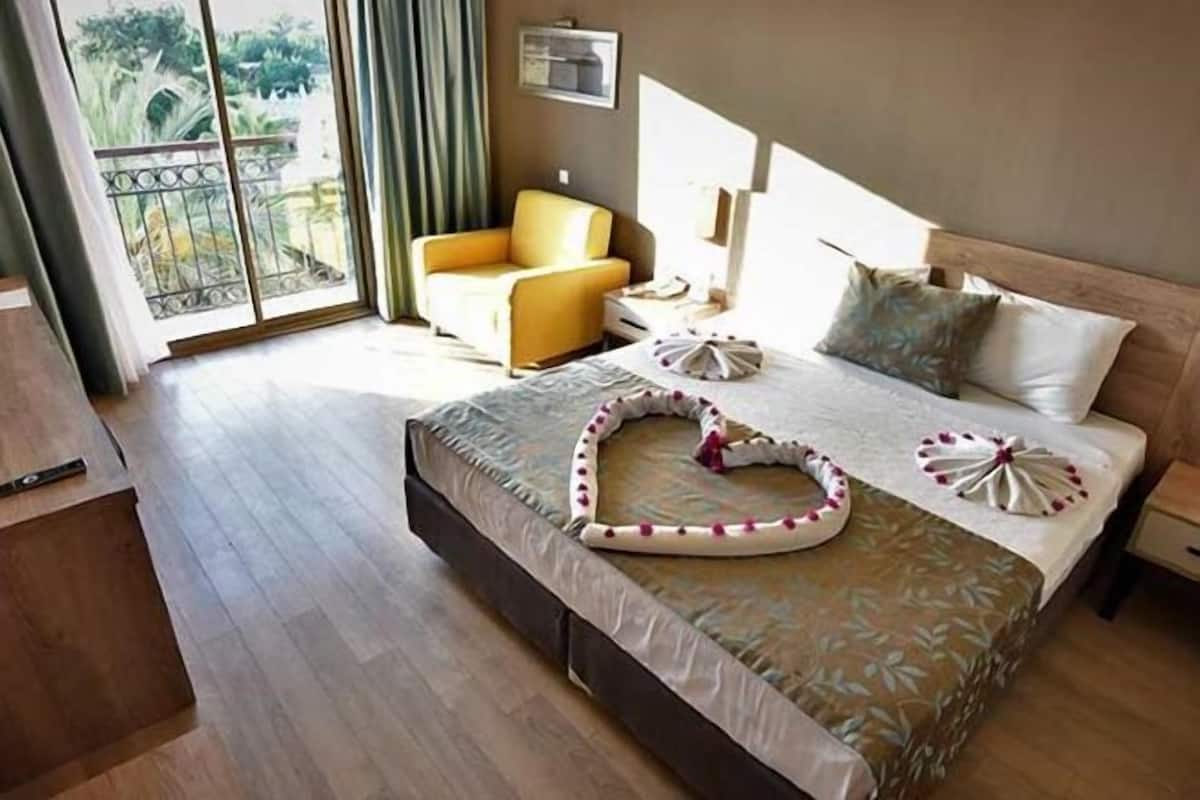 2 bedrooms, minibar, desk, WiFi