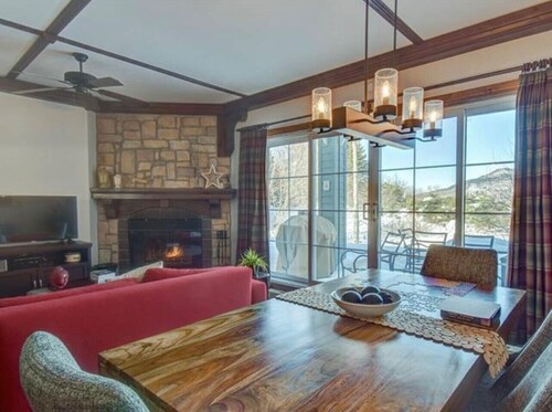 One bedroom condo fully equipped with Fireplace