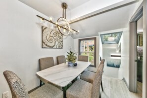 Dining - Lakeland Village #468 Modern Marvel (South Lake Tahoe)