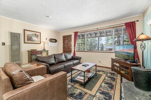 TV, fireplace, DVD player, books - Quick Walk to the Village or Lake with Hot Tub! Peekaboo lake view (Big Bear Lake)