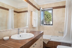 Comfort Villa | Bathroom