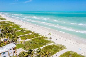 Beach nearby, sun-loungers, beach towels