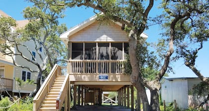 Live Oak Cottage: Newly built cottage perfect for two