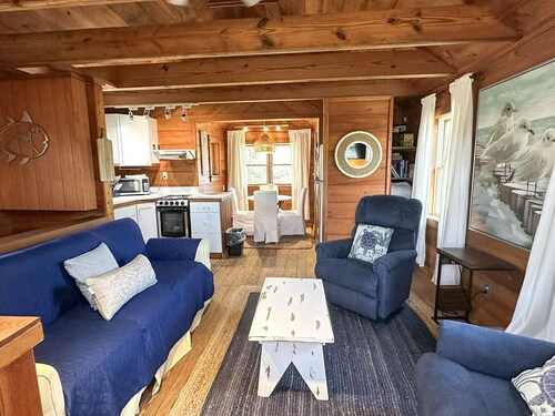 The Back House:  Quaint two bedroom Ocracoke Island cottage