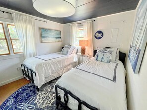 2 bedrooms, free Internet, bed sheets - The Back House:  Quaint two bedroom Ocracoke Island cottage (Ocracoke)