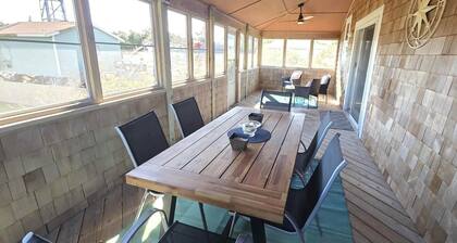 Hydeaway: Convenient to Restaurants, Shops and Silver Lake