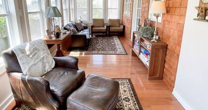 Exiled on Main Street: Large Pet-friendly home