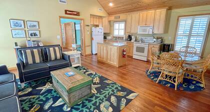 Cabana I: Perfect getaway for two that offers a shared pool.