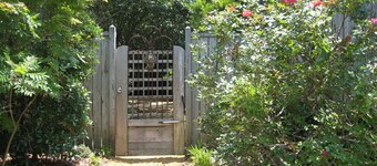 Cabana I: Perfect getaway for two that offers a shared pool.