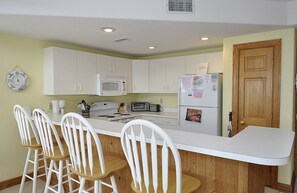 Fridge, microwave, oven, stovetop - Stocky's Landing: Spectacular sunsets over Pamlico Sound. (Ocracoke)