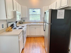 冰箱、微波炉、烤箱、炉灶