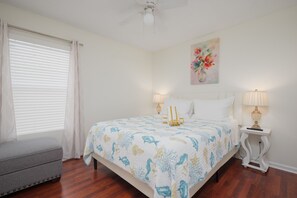 4 habitaciones, escritorio y tabla de planchar con plancha 