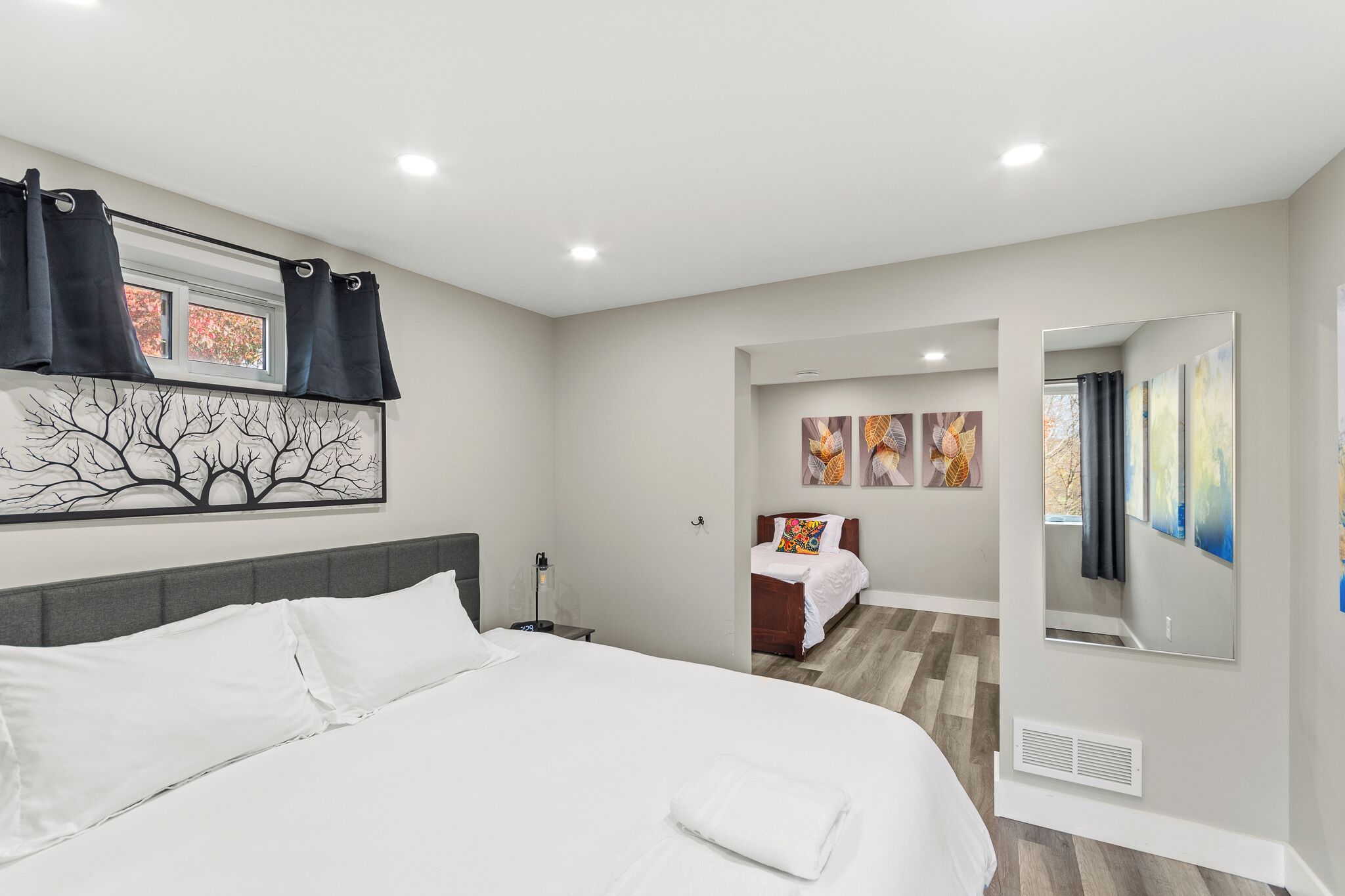 4 bedrooms, desk, iron/ironing board, travel crib