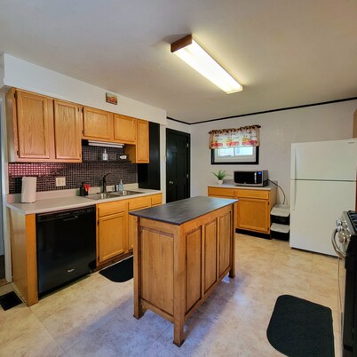 Cozy Red 1890 Home. Close to Watertown & Fort Drum.