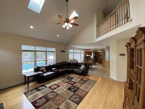 Saratoga Retreat with Private Hot Tub and Heated Saltwater Pool