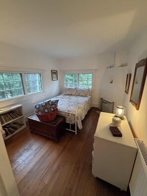 6 slaapkamers, een bureau, een strijkplank/strijkijzer, gratis wifi