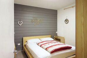 2 bedrooms, iron/ironing board, free WiFi