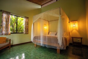 3 habitaciones, escritorio, wifi gratis y ropa de cama 