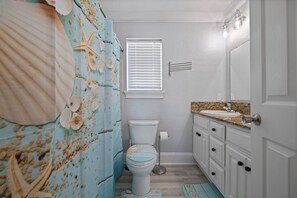 Ensemble douche/baignoire, baignoire à jets, serviettes fournies, savon