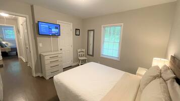 3 makuuhuonetta, silitysrauta/-lauta, ilmainen Wi-Fi, vuodevaatteet