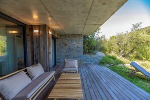 Terrace/patio - Superb 4-person apartment. Terrace, garden, sea view. 400m from the beach! (Sainte Lucie de Porto-Vecchio)