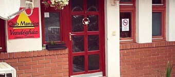 Nyugodt mégis város központi vendéház! Balatontól 6km-re.