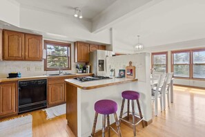 Fridge, microwave, oven, stovetop - Summit County Escape | Walk to Lake Dillon + View (Dillon)