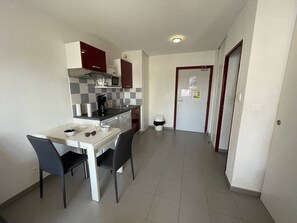 Fridge, microwave, dishwasher, coffee/tea maker