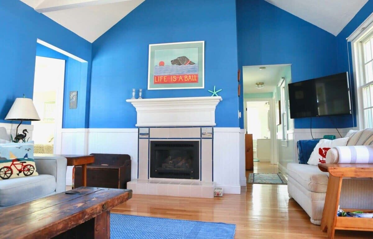 TV, fireplace, offices