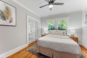 3 slaapkamers, een bureau, een strijkplank/strijkijzer, wifi