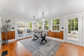 Game room - Beautiful Home in Historic Downtown Norcross (Norcross)