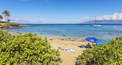 Remodeled Villa with island views near Beaches