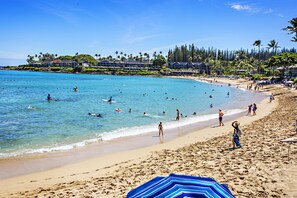 Una spiaggia nelle vicinanze