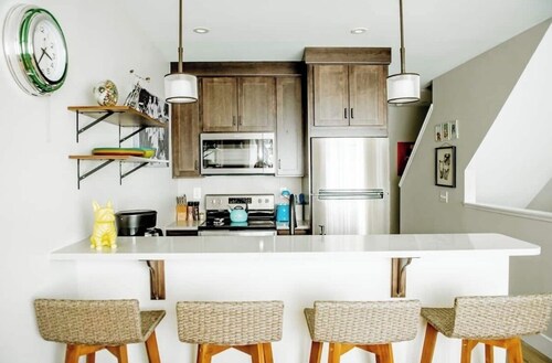 Fantastic 2 bedroom condo, close to beach & downtown TC