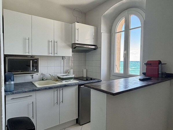 Fridge, microwave, stovetop, coffee/tea maker