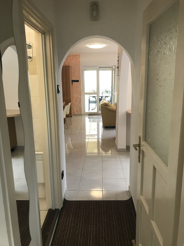 Interior - 3 bedroom private vacation home in balatonmã¡riafã¼rdo (Balatonmáriafürdo)