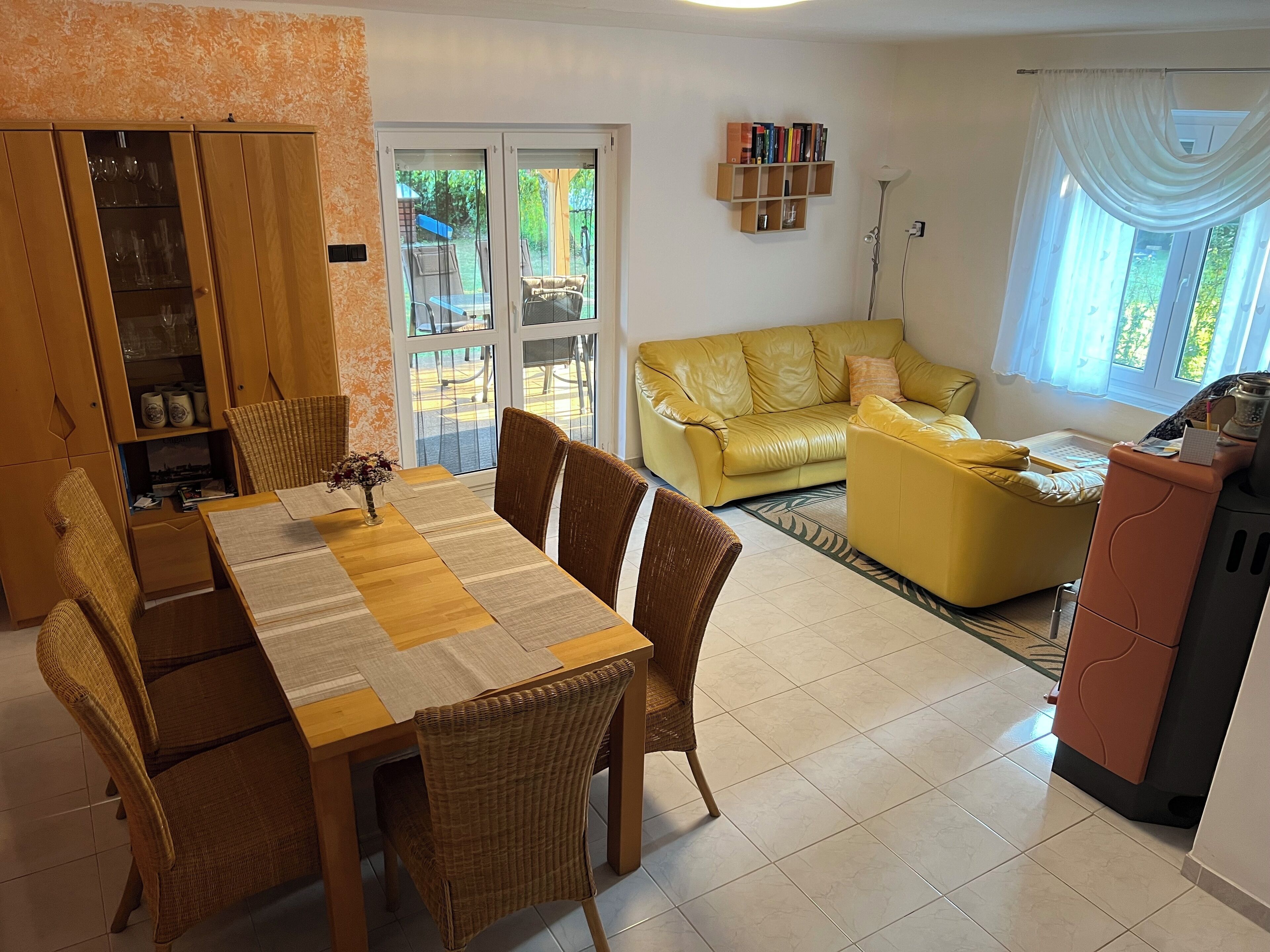 3 Bedroom Private Vacation Home In Balatonmã¡riafã¼rdo - Szigliget