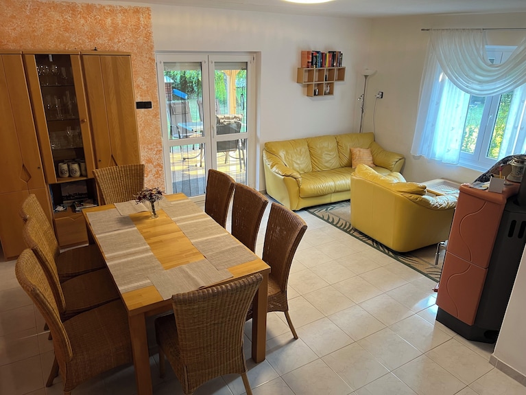 3 Bedroom Private Vacation Home In Balatonmã¡riafã¼rdo - Szigliget