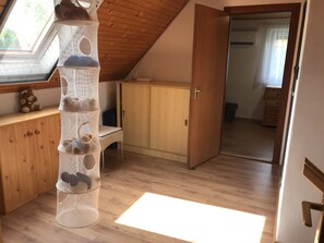 Interior - 3 bedroom private vacation home in balatonmã¡riafã¼rdo (Balatonmáriafürdo)