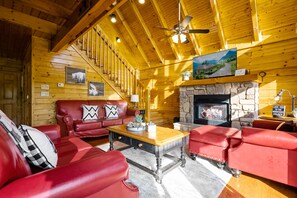 Smart TV, caminetto, videogiochi, lettore DVD