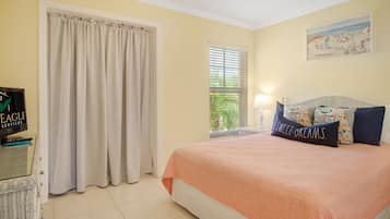 3 bedrooms, desk, iron/ironing board, WiFi