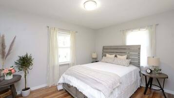 4 Schlafzimmer, Schreibtisch, Bügeleisen/Bügelbrett, WLAN