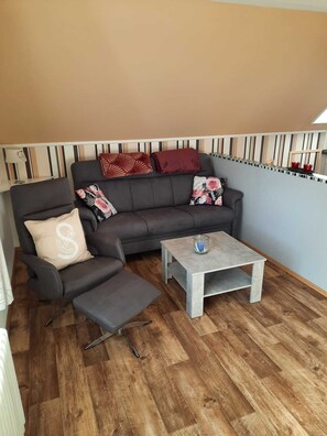 TV - Beautiful, well-kept vacation apartment in the heart of Greetsiel (Krummhörn)