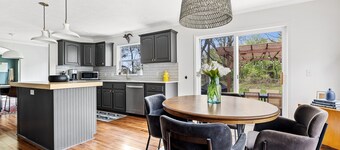 Juniper Presents: Posh Retreat Home-Great Views, Yard, Hot Tub, Firepit
