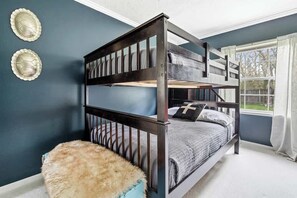 3 bedrooms, desk, iron/ironing board, travel cot